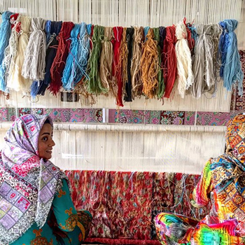 افتتاح نخستین کارگاه قالی‌بافی روستای تمبکا در هامون