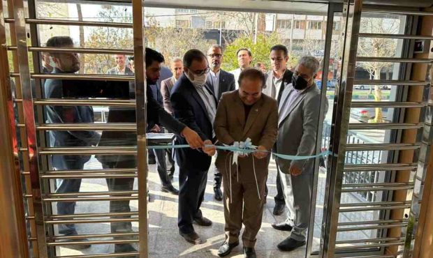 ساختمان دفتر منطقه ۵۷ و شعبه استقلال شیراز بانک پارسیان افتتاح شد