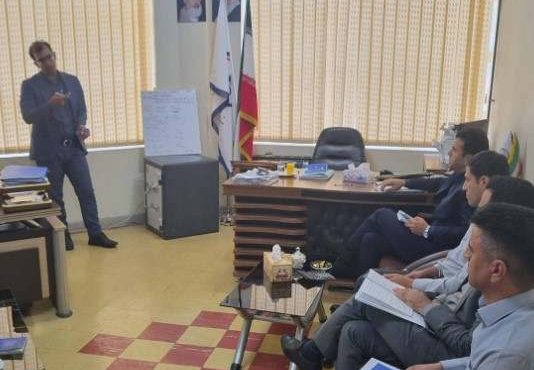 دومین جلسه آموزشی حقوقی در شعبه استان فارس صندوق تامین برگزار گردید