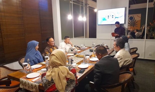 جلسه مشترک رئیس پژوهشکده بیمه و رئیس انجمن بیمه اسلامی اندونزی