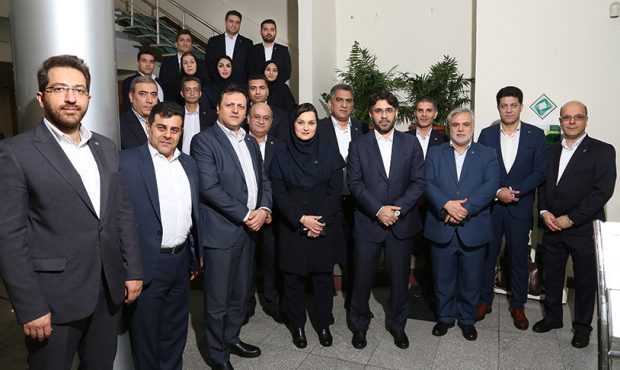تاکید بر تقویت ارائه خدمات در بازدید مدیرعامل بانک کارآفرین از شعب شیراز