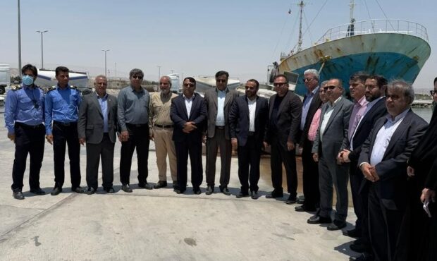 بازدید مسئولان کشوری و استانی از بندر چارک برای بررسی ایجاد مرز رسمی