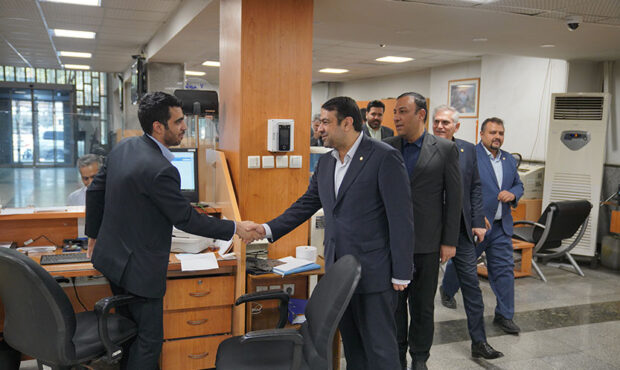 نجارزاده: استمرار خدمات بانکی و درگاه های غیرحضوری بانک ملی ایران در سراسر کشور نجارزاده: استمرار خدمات بانکی و درگاه های غیرحضوری بانک ملی ایران در سراسر کشور