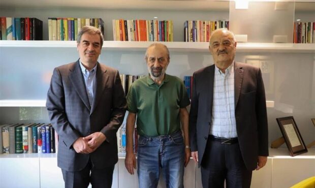 تقدیر رئیس کل بیمه مرکزی از پیشکسوت صنعت بیمه تقدیر رئیس کل بیمه مرکزی از پیشکسوت صنعت بیمه
