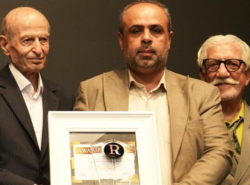 تندیس و لوح ویژه «ارتباطات رسانهای در بحران» به بیمه دی رسید تندیس و لوح ویژه «ارتباطات رسانهای در بحران» به بیمه دی رسید