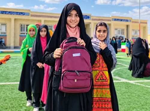 بانک اقتصادنوین ۴۷۰۰ بسته آموزشی در مدارس خود توزیع کرد بانک اقتصادنوین ۴۷۰۰ بسته آموزشی در مدارس خود توزیع کرد